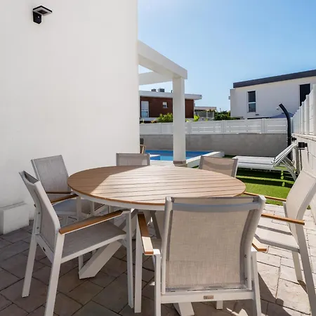 Casa Bos Palm Tree With Pool וילה